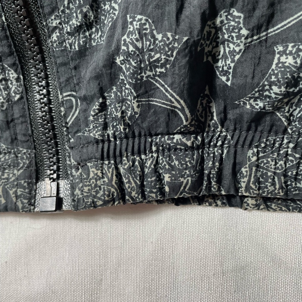 Vintage 90s Reebok Windbreaker jacket Floral leaves Size S Unisex Black Retro - Picture 7 of 7